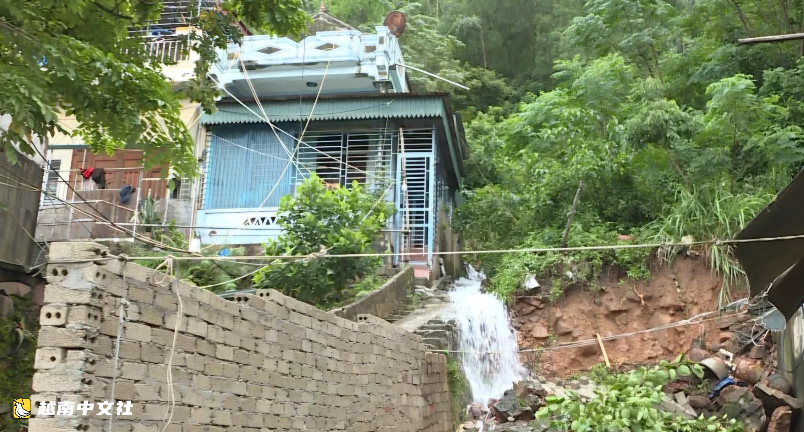 越南清化省:大雨引發多地洪水,已有民房倒塌