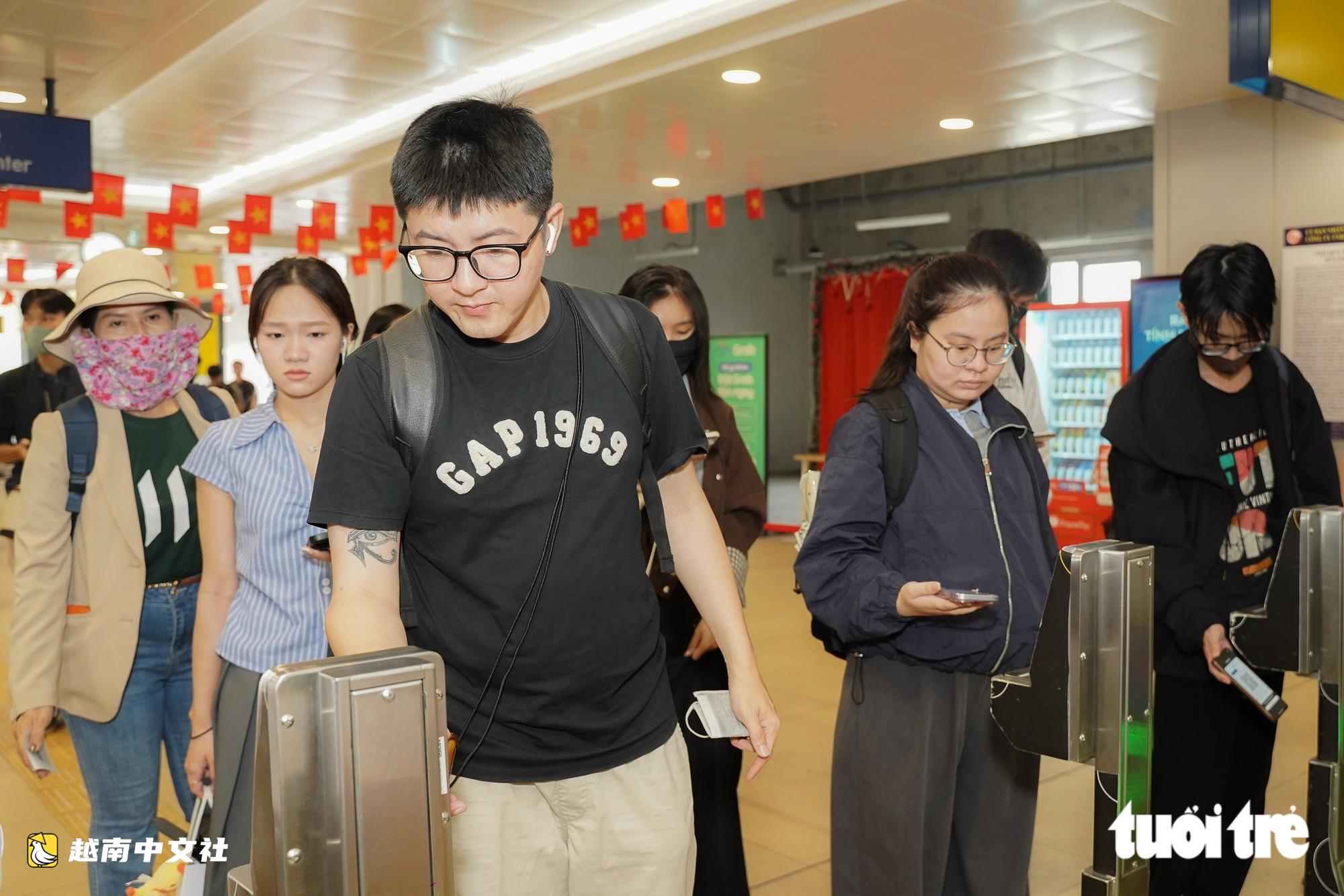 許多胡志明市學生選擇乘地鐵上學:方便、安全又省錢