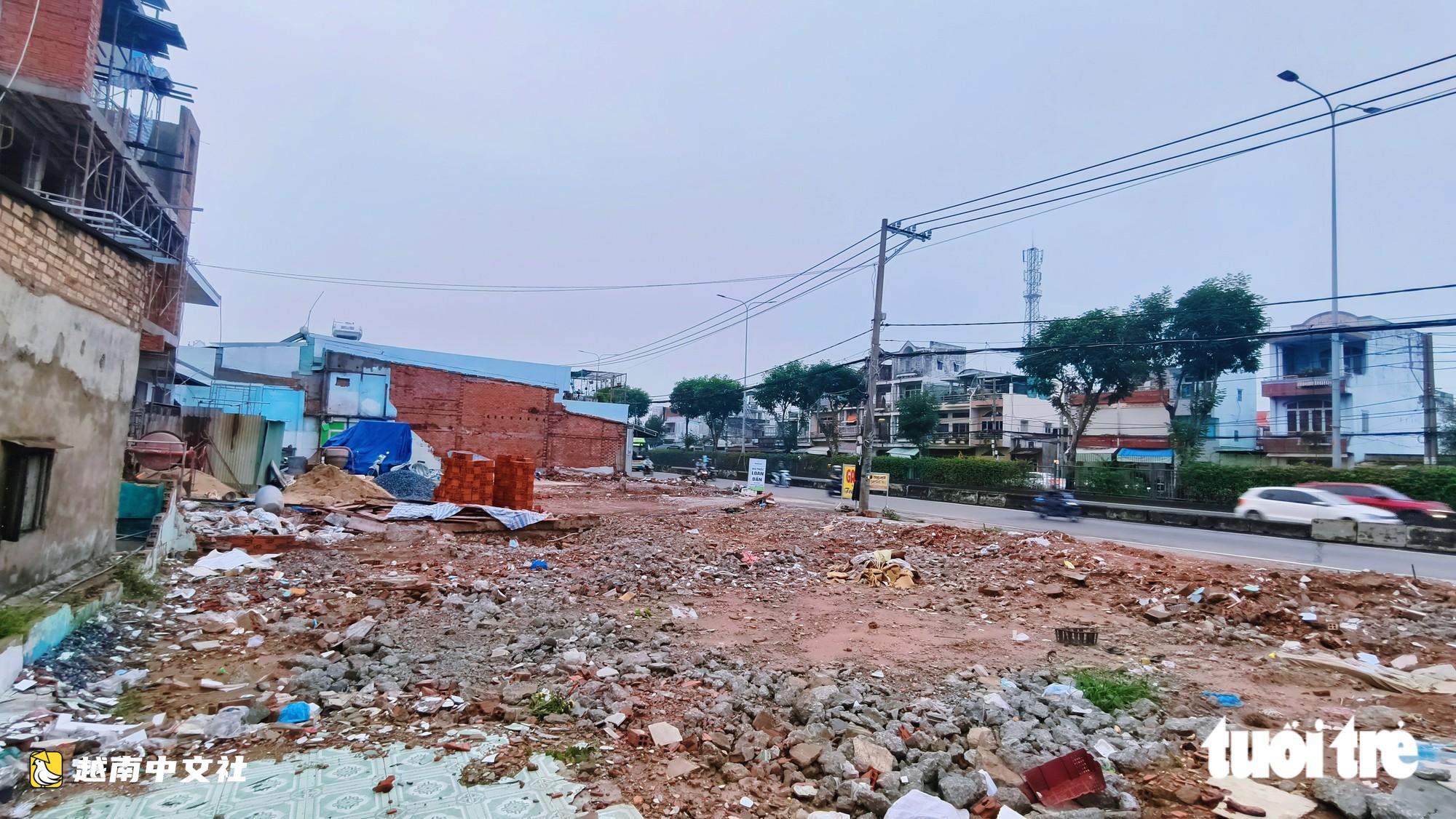 越南胡志明市婆點鄉、霍門、春泰山加速移交22號國道升級項目場地