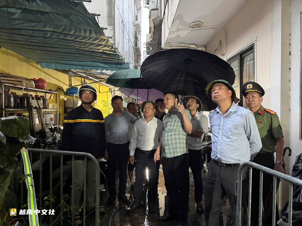 越南河內雨夜民宅起火致5人死亡現場