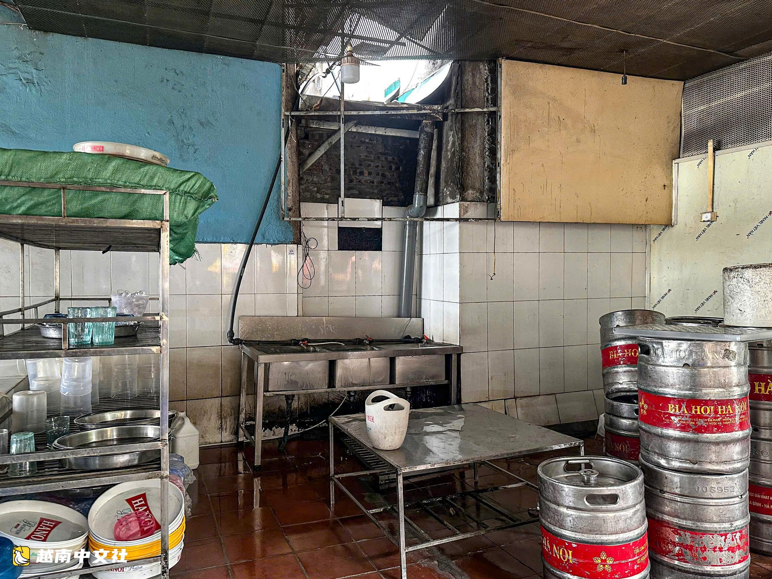 越南河內一民宅火災致5人死亡:啤酒吧員工講述救下跳向鐵皮屋頂的母子經過