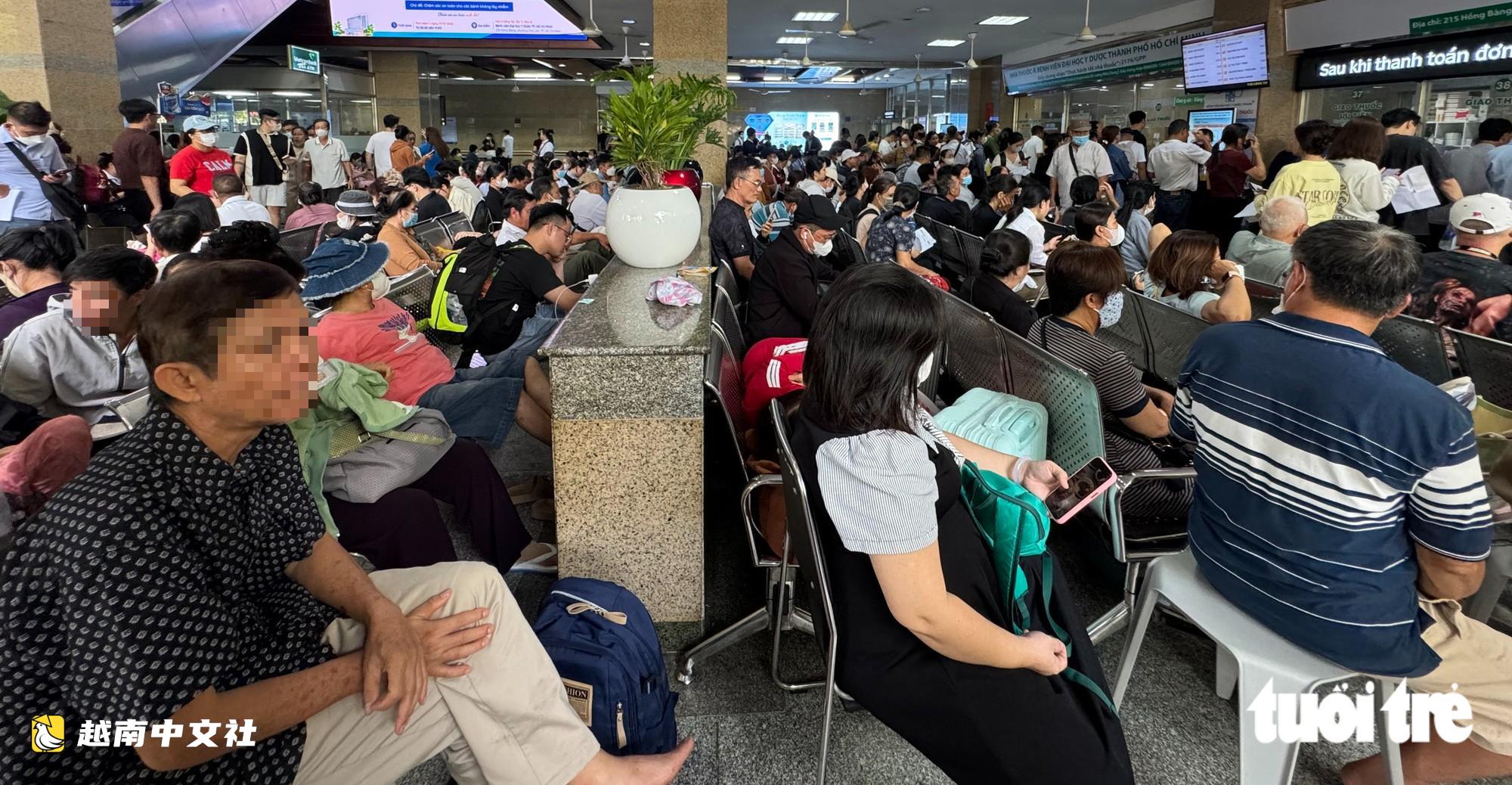 越南胡志明市多家醫院候診排長隊,大水鑊醫院“打破歷史紀錄”