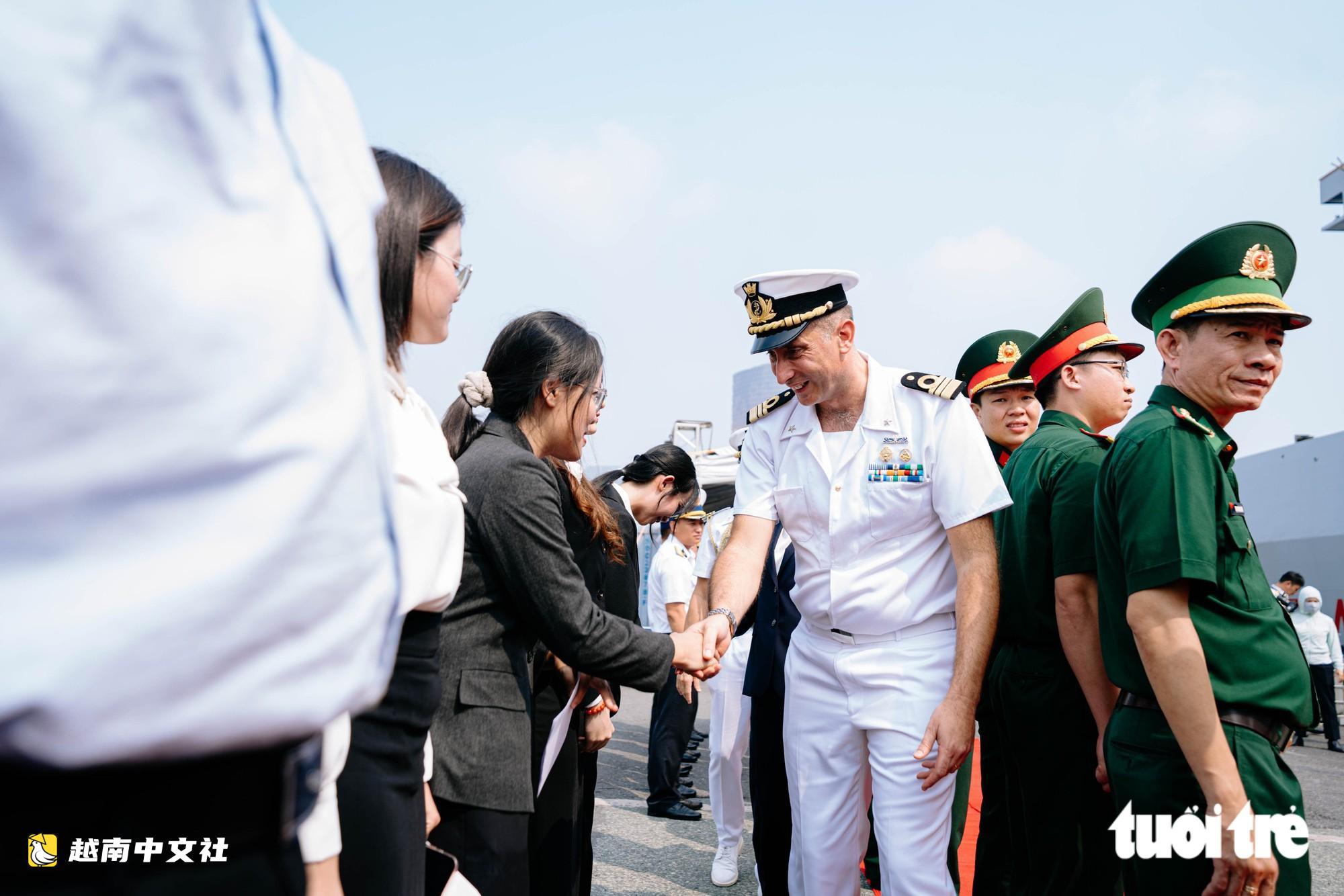 意大利海軍最先進的多用途軍艦訪問胡志明市