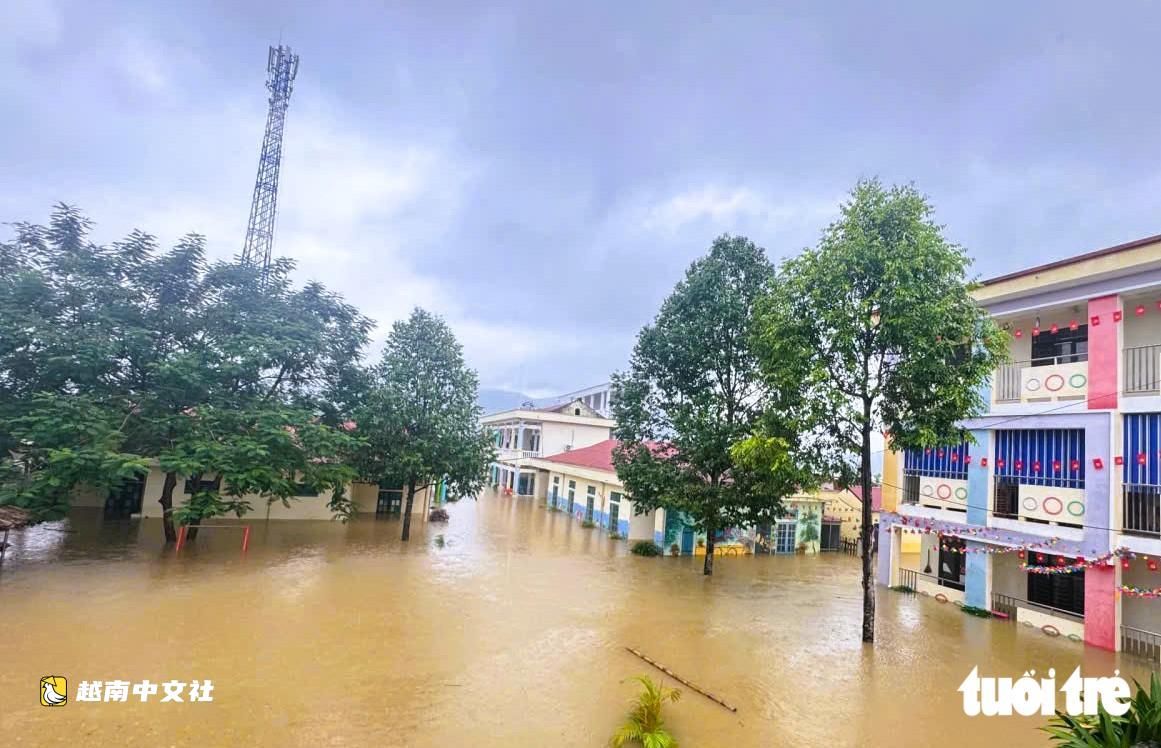 越南清化省數百戶民宅因柚河水位暴漲被深淹