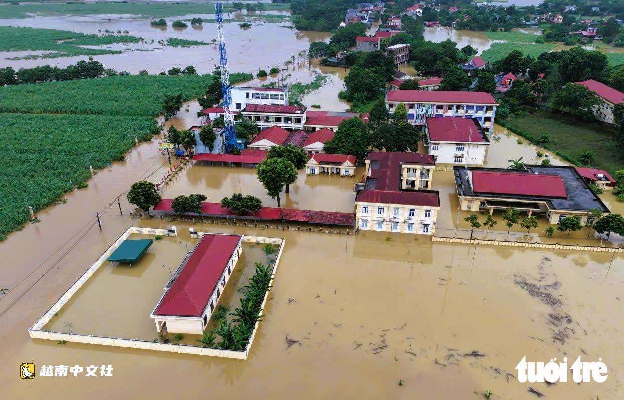 越南清化省數百戶民宅因柚河水位暴漲被深淹