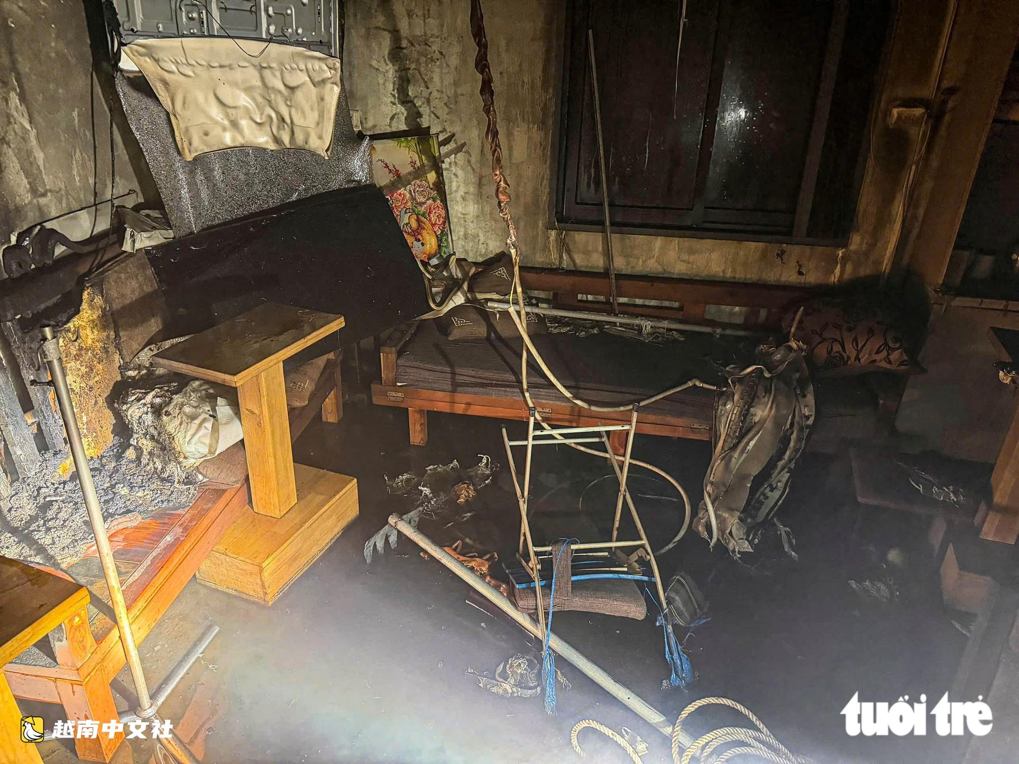越南河內雨夜民宅起火致5人死亡現場