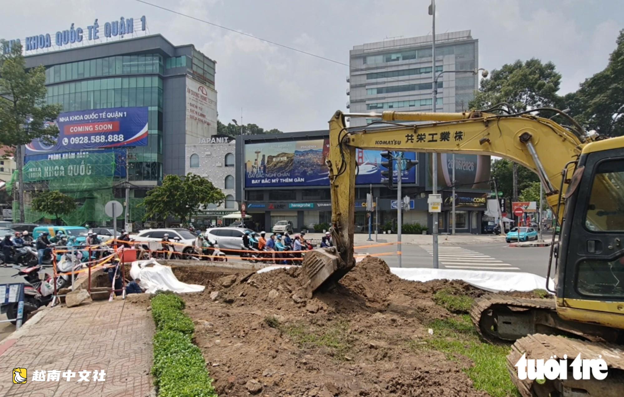 自9月16日起，胡志明市禁止汽車在新岐新貴街單向通行，以施工地鐵2號線
