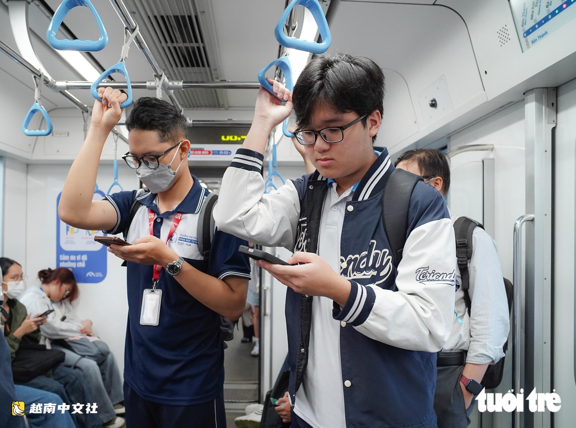 許多胡志明市學生選擇乘地鐵上學:方便、安全又省錢