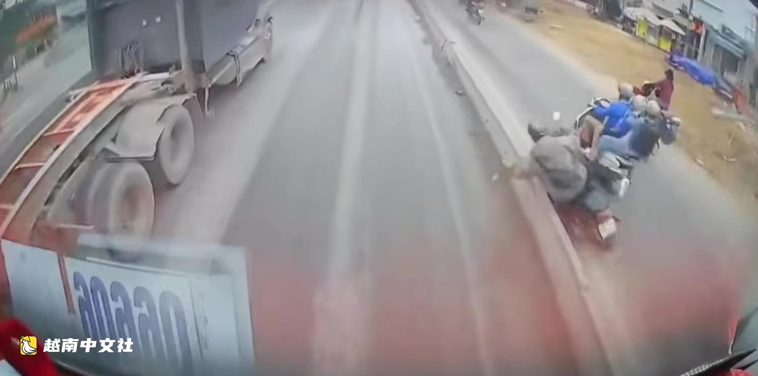 胡志明市警方尋找與“青年騎摩托車被拋入汽車道遭碾壓身亡”案有關的3人