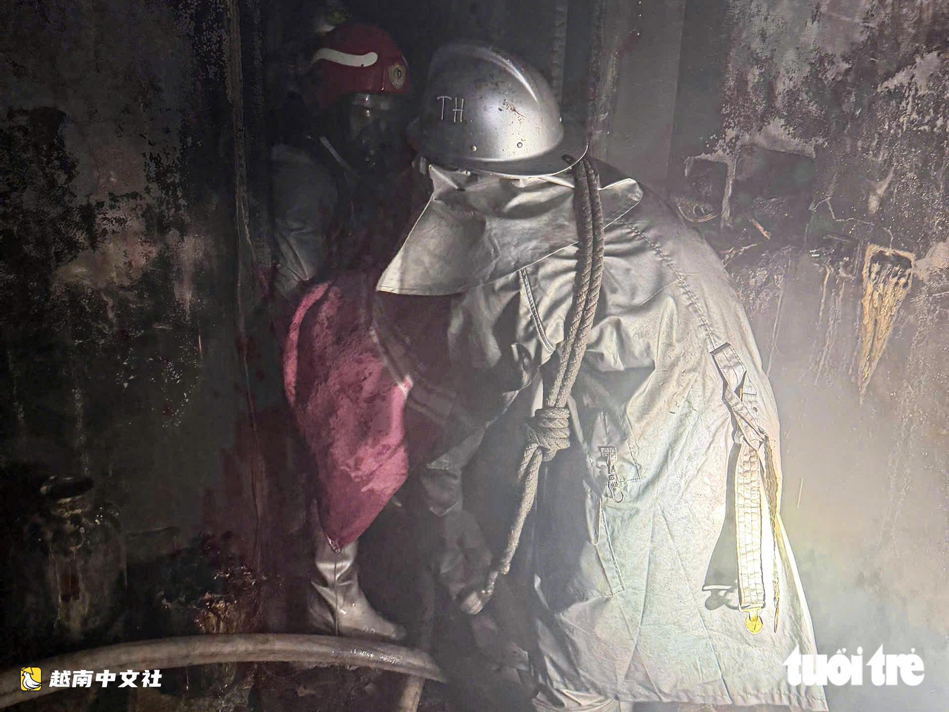 越南河內雨夜民宅起火致5人死亡現場