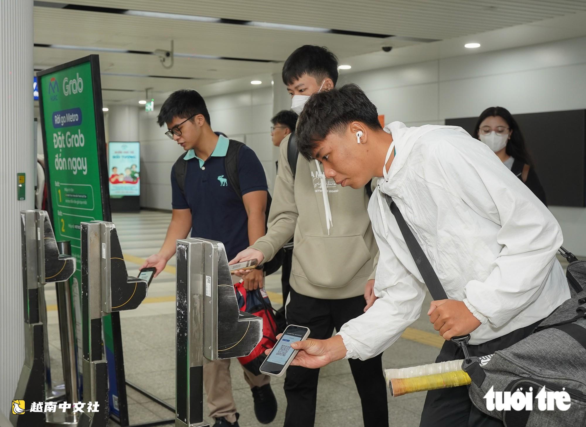 許多胡志明市學生選擇乘地鐵上學:方便、安全又省錢