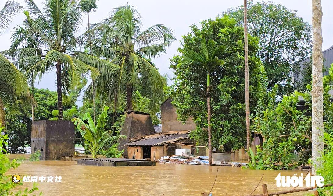 越南清化省數百戶民宅因柚河水位暴漲被深淹