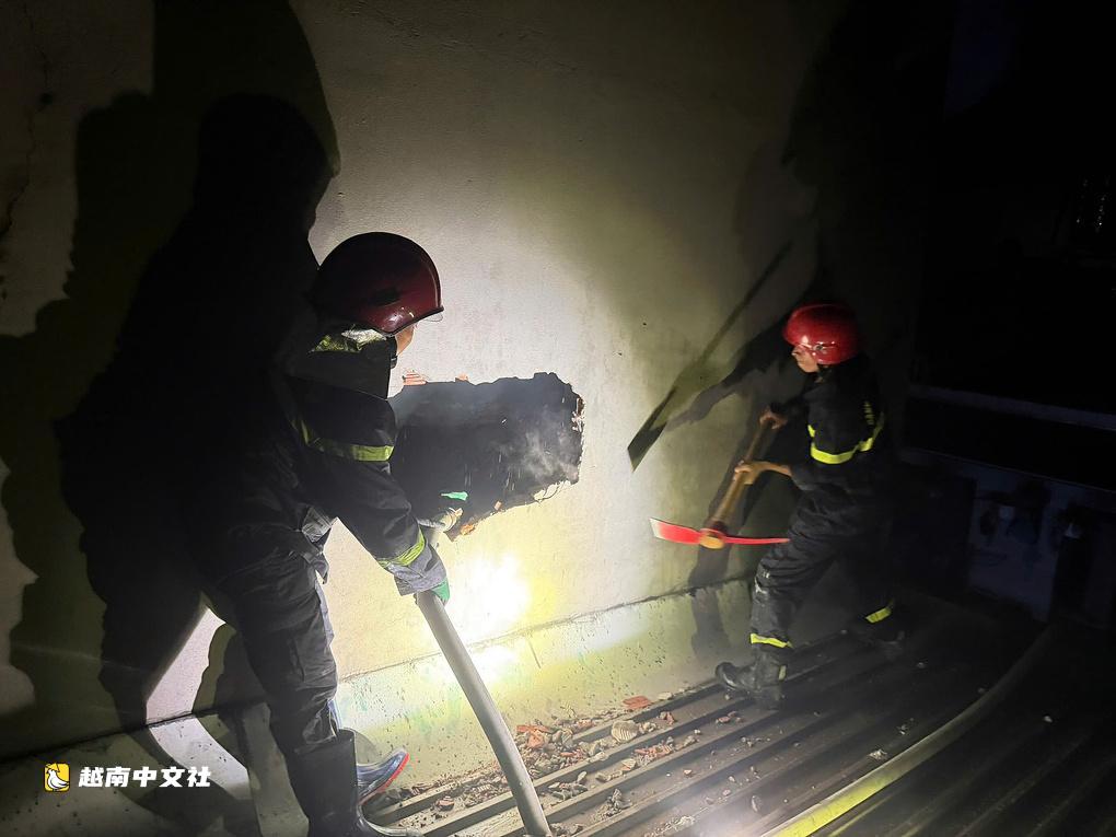 越南胡志明市一棟4層樓房起火,兩人死亡