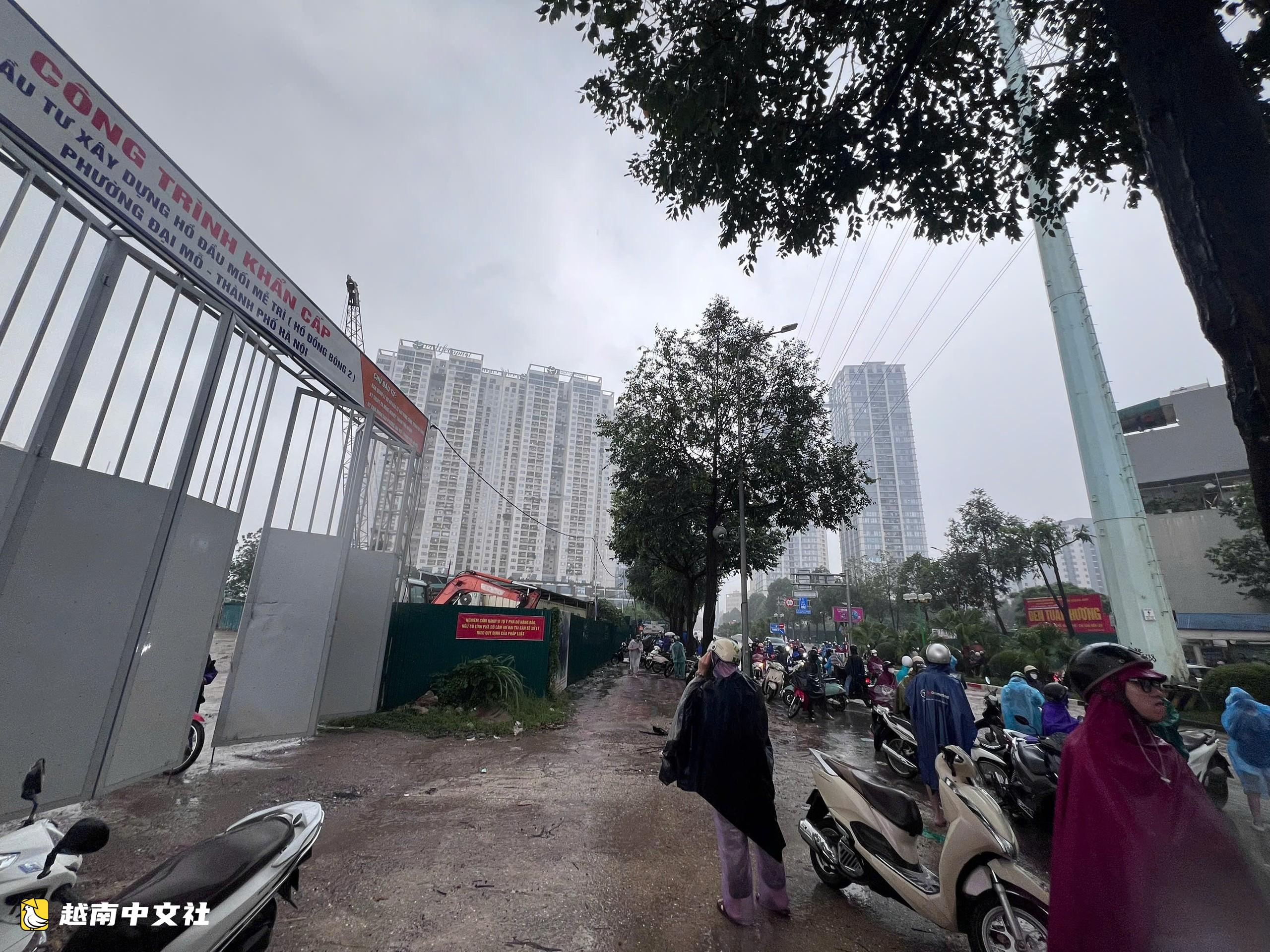 越南河內:6000億越盾防澇工程剛竣工,旁邊素友街仍嚴重積水,管理中心如何回應?