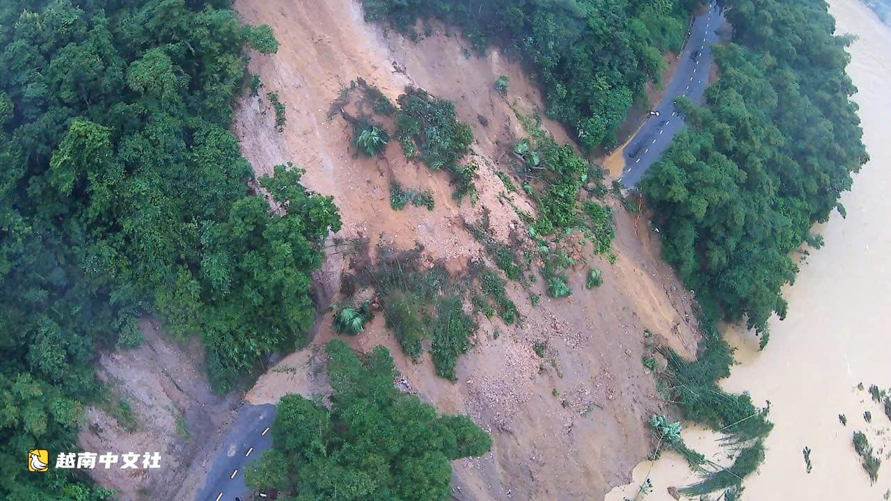 越南清化省:暴雨洪水致數千民房被淹,民眾被迫疏散