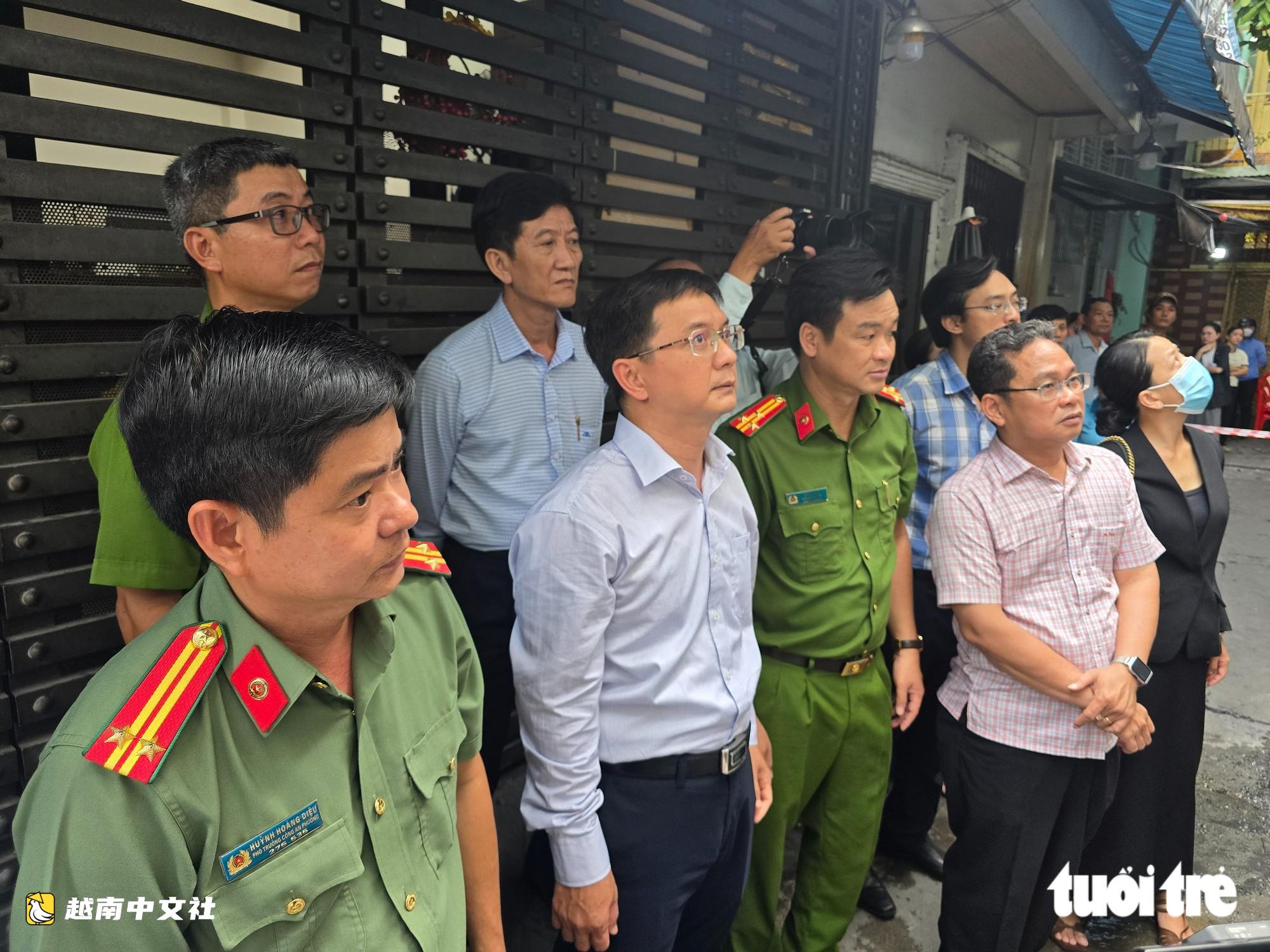 越南胡志明市副主席阮孟強看望堤岸坊民宅火災5名傷者