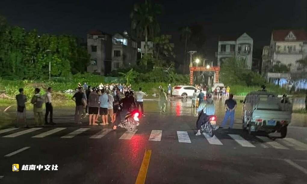 搜尋一名疑似在河內被捲入下水道的男學生