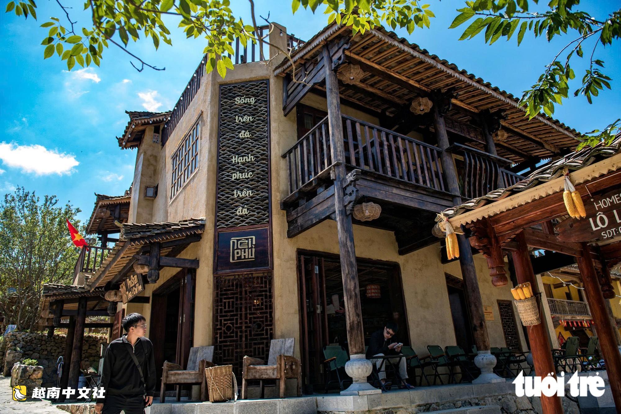 越南世界最佳旅遊村洛洛寨面臨“假夯土房”之憂