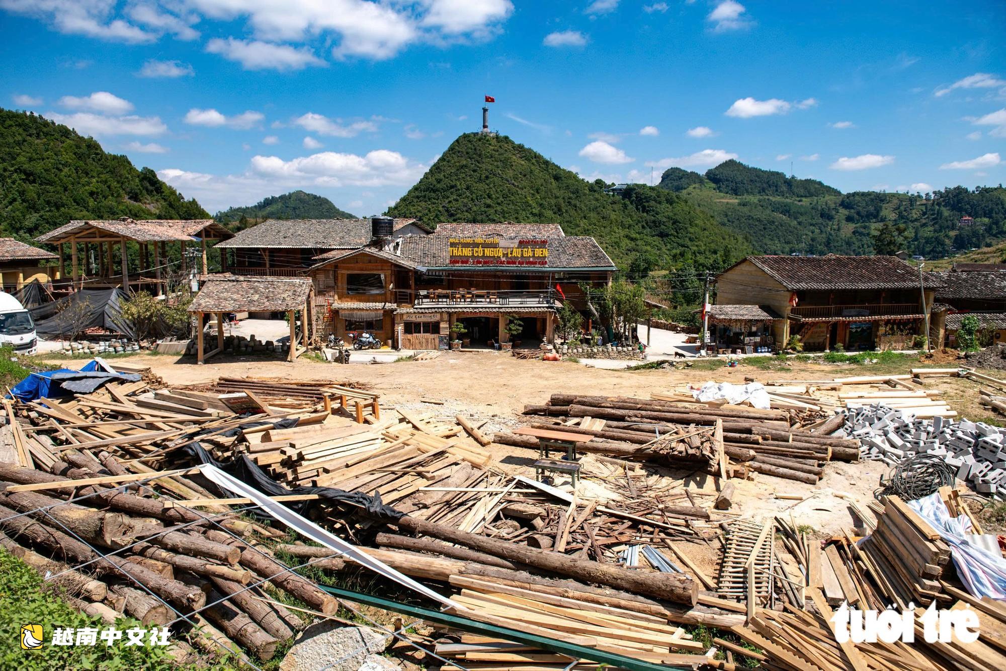 越南世界最佳旅遊村洛洛寨面臨“假夯土房”之憂