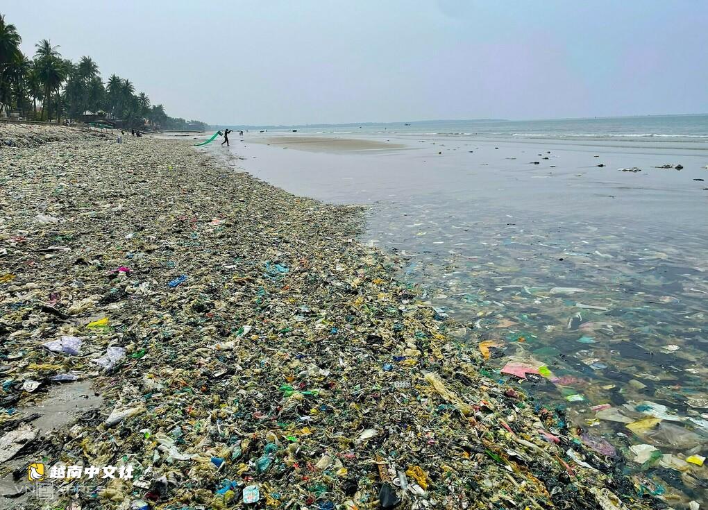 越南美奈海灘遭垃圾圍困