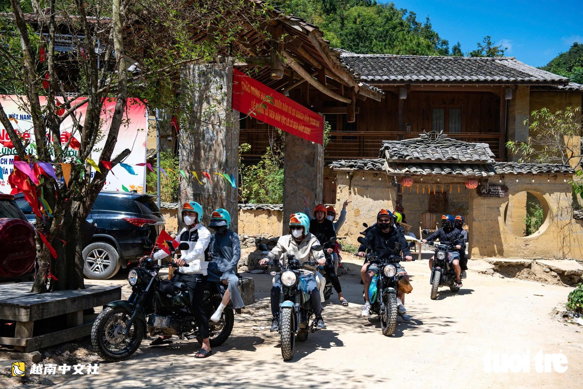 越南世界最佳旅遊村洛洛寨面臨“假夯土房”之憂
