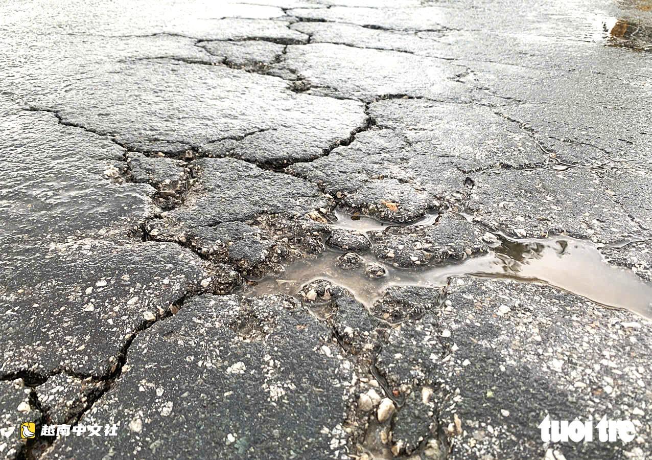 越南1號國道破敗不堪現場,公路局要求Cienco4緊急修復