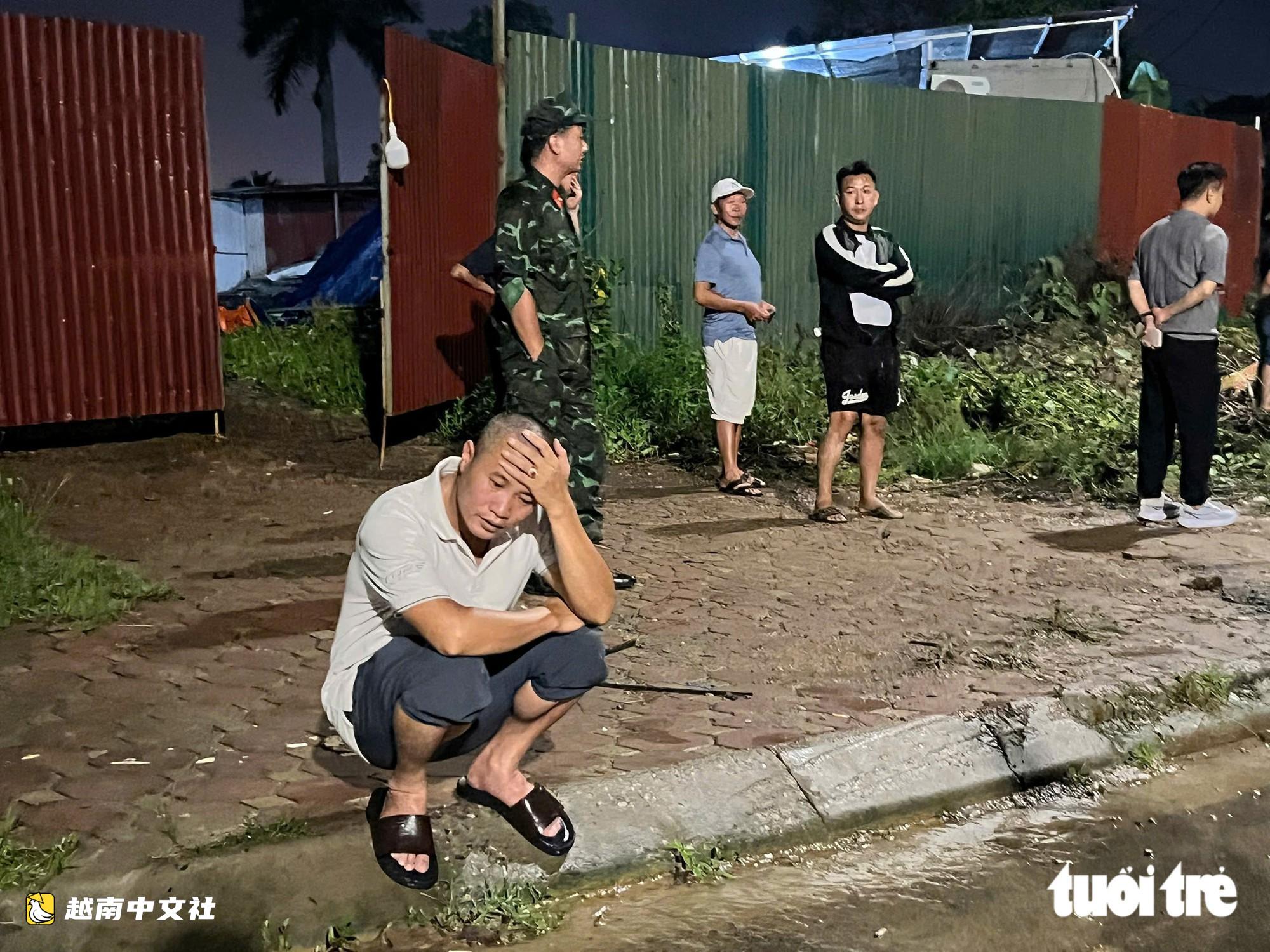 核實河內一名男學生疑似在經過積水路段時被水沖走失蹤的信息