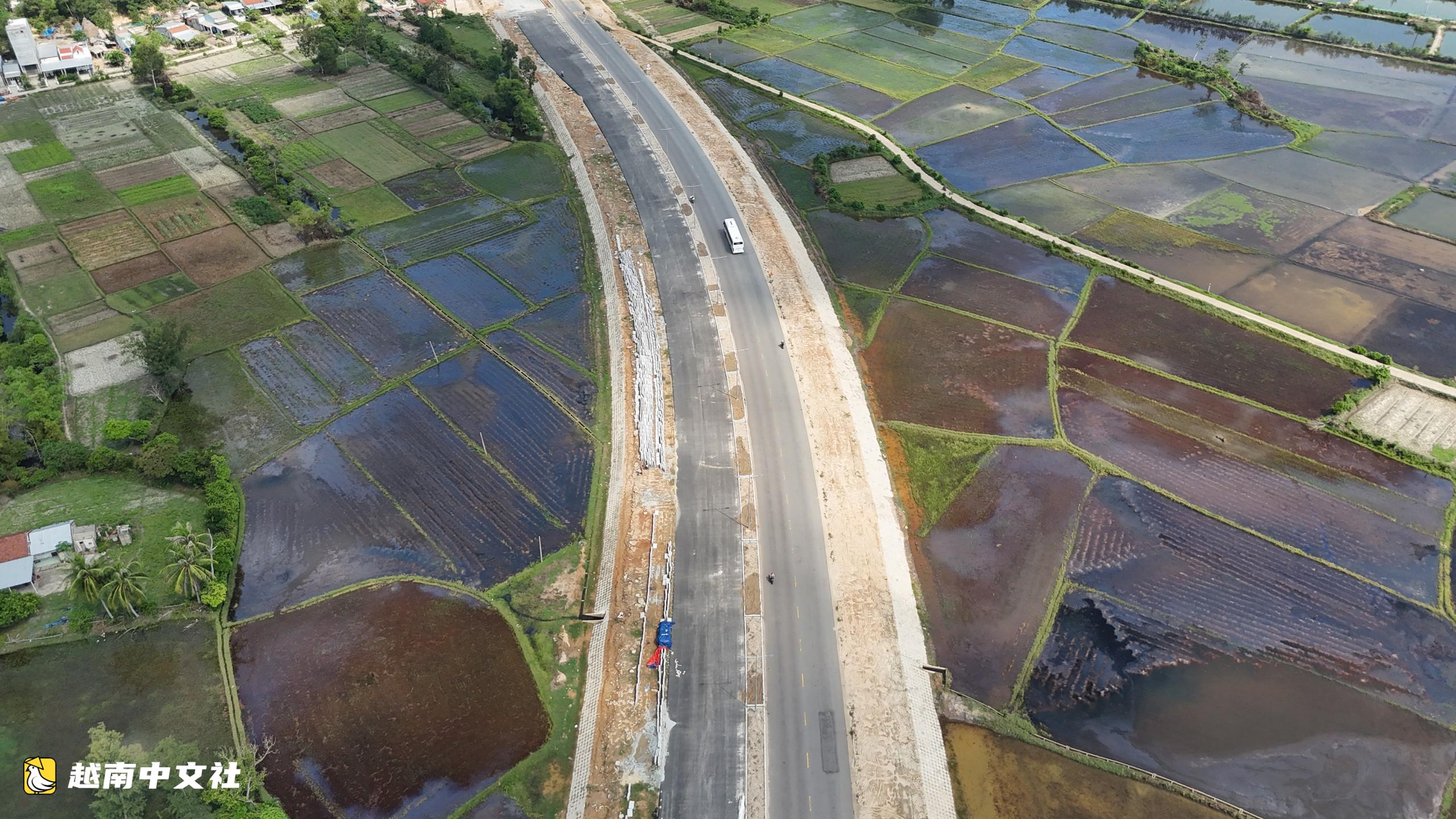 越南連接峴港—茱萊兩座機場的千億級沿海公路面貌