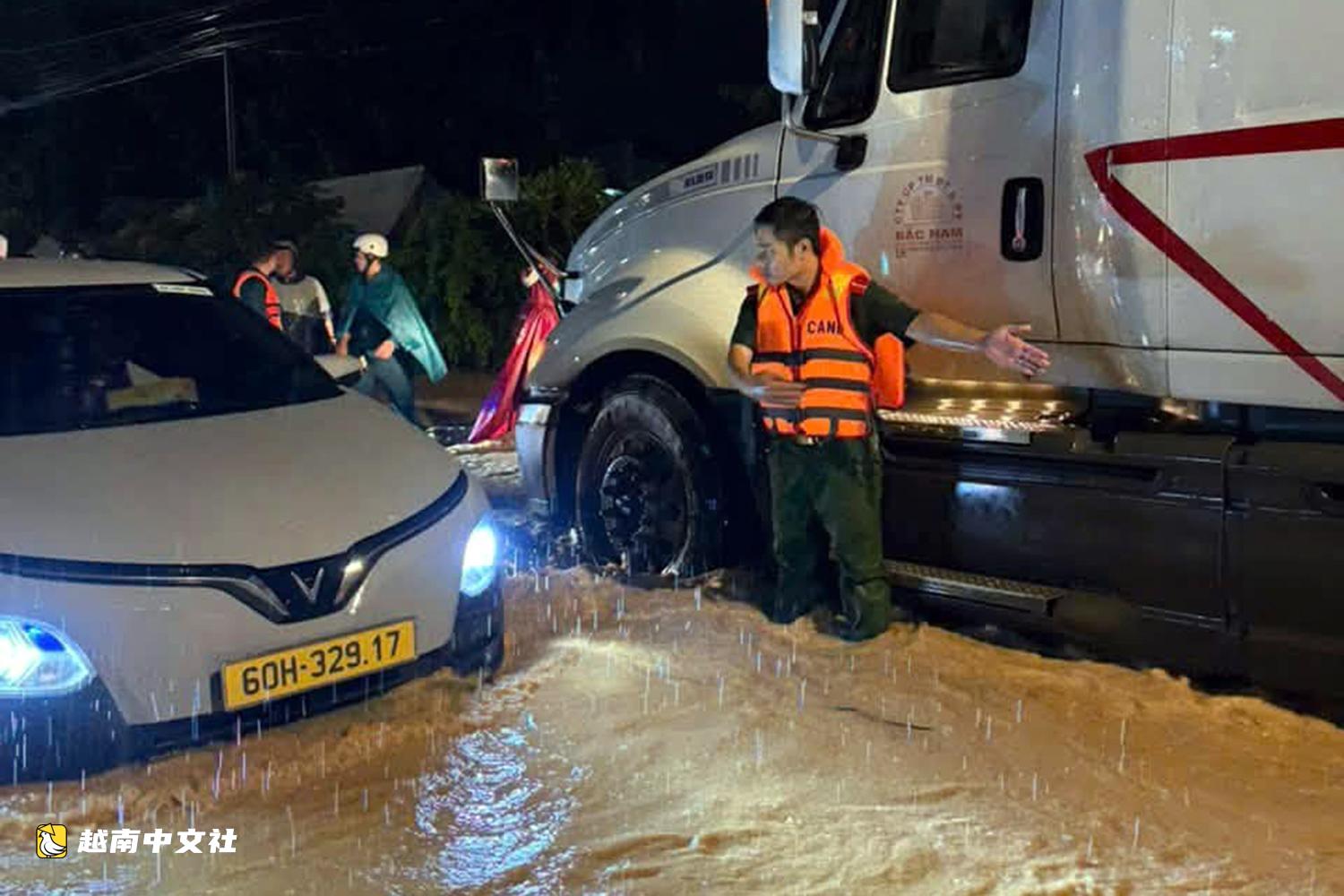 越南同奈省暴雨,新豐隧道及多條道路被淹