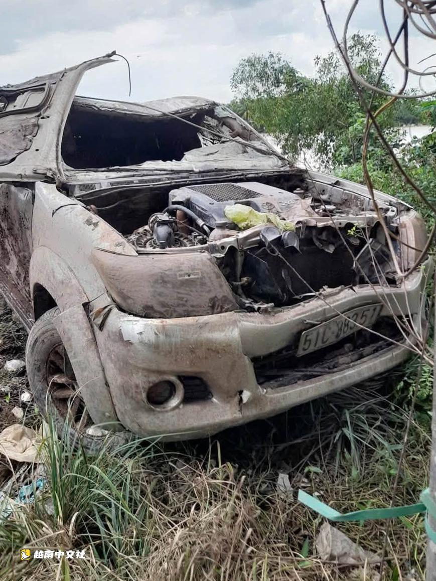越南:此前載3人討債的皮卡車在運河下被發現
