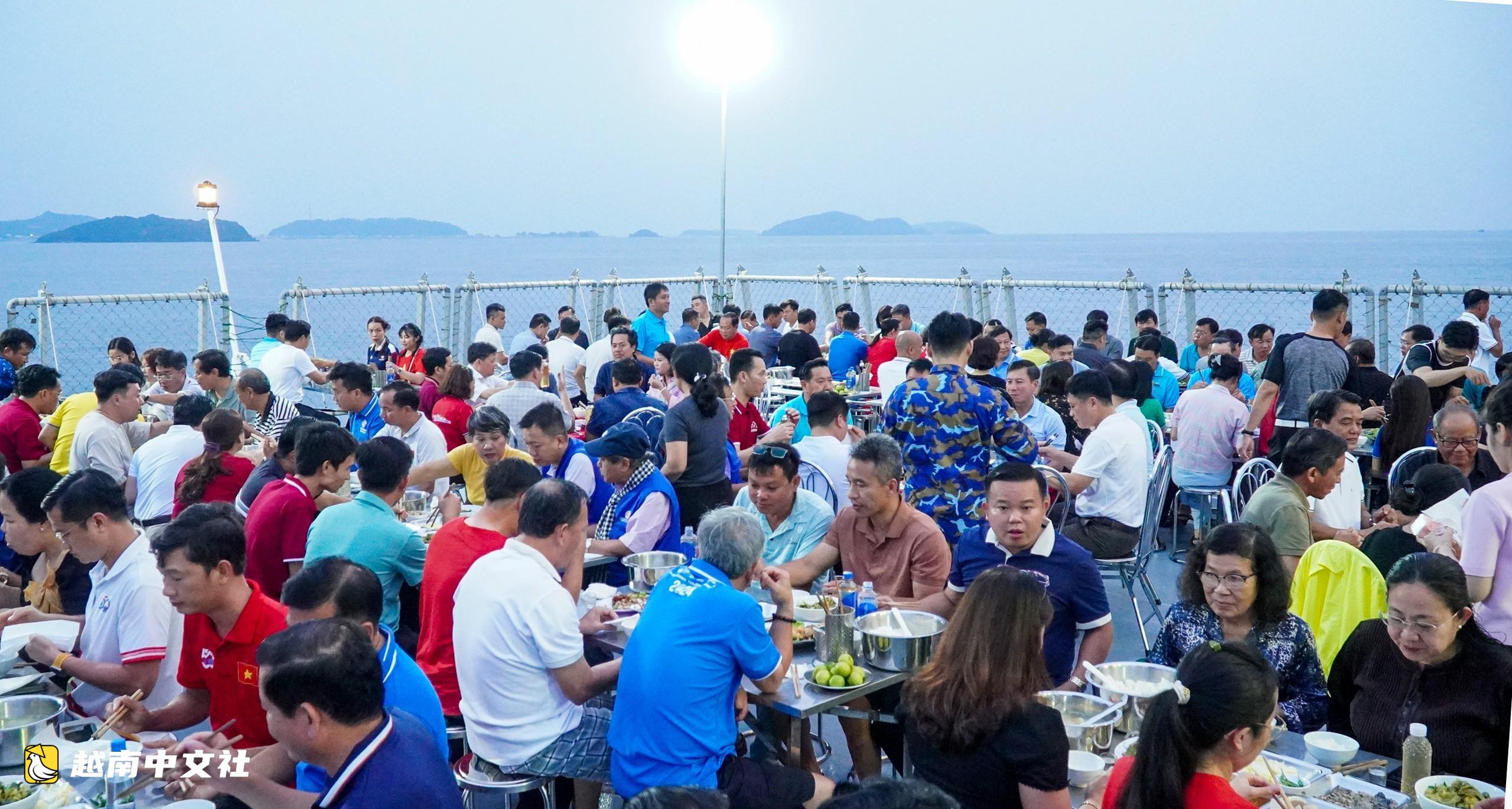 越南海上飯桌的故事:緊握湯鍋守海的戰士