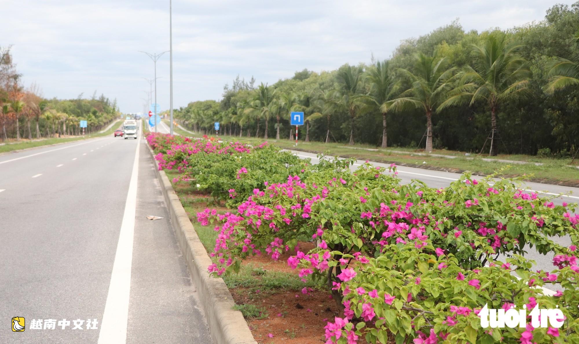 越南連接峴港—茱萊兩座機場的千億級沿海公路面貌