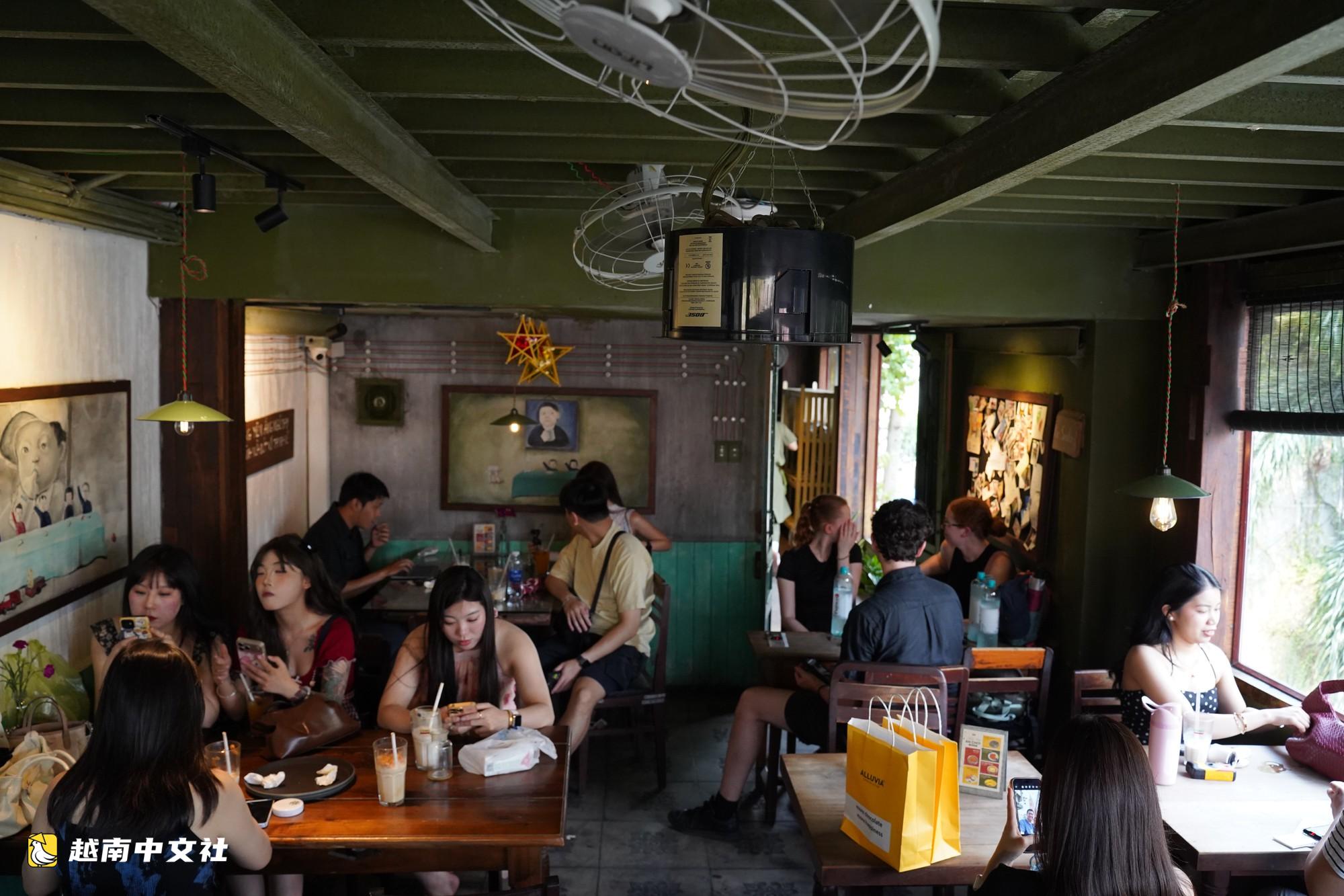 坐在咖啡館裡凝望粉色教堂,越南胡志明市新定街區躋身全球“最酷”街區榜單