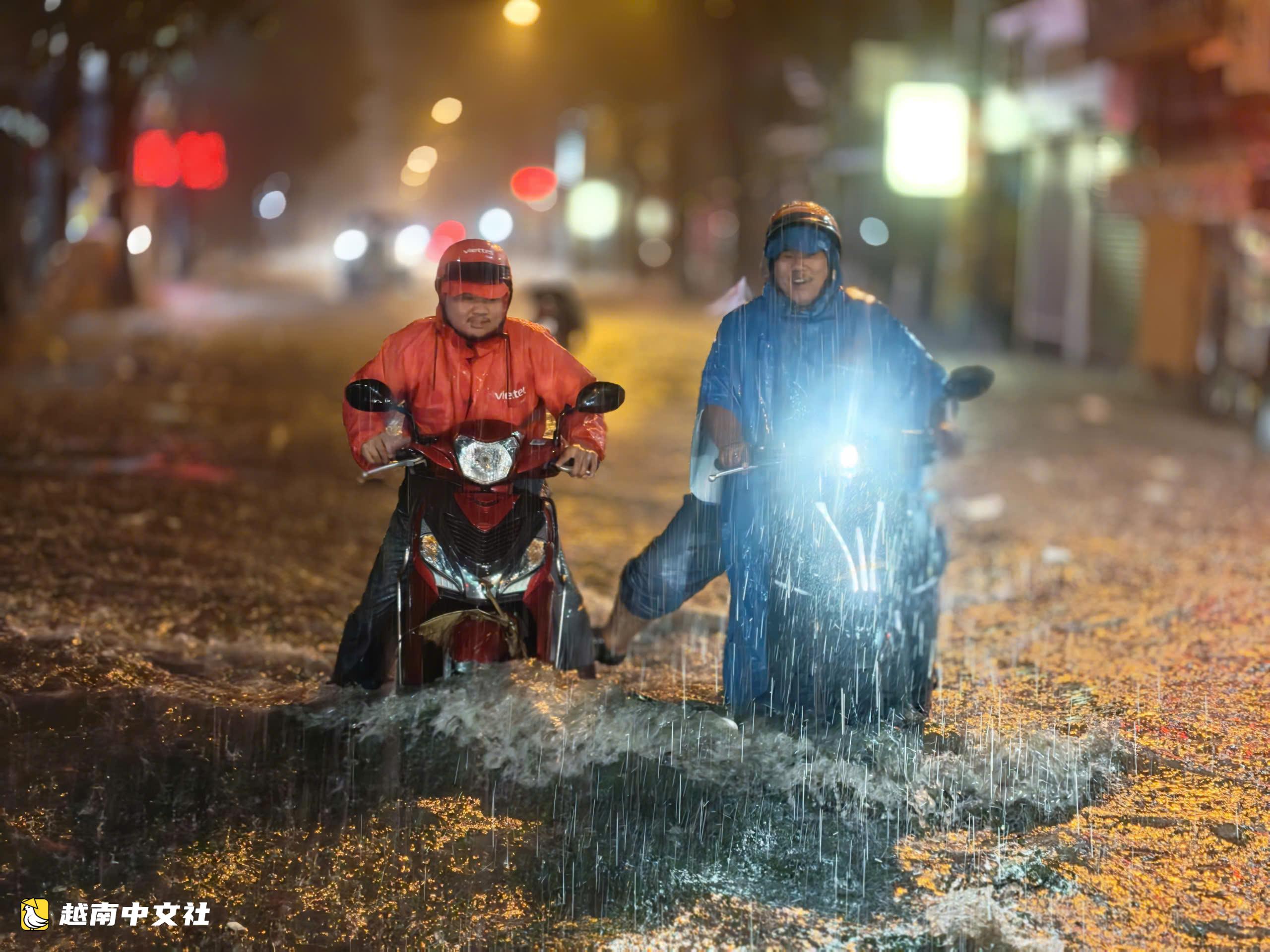 越南總參謀部:主動應對中南部和南部地區的強降雨、內澇、山洪及山體滑坡