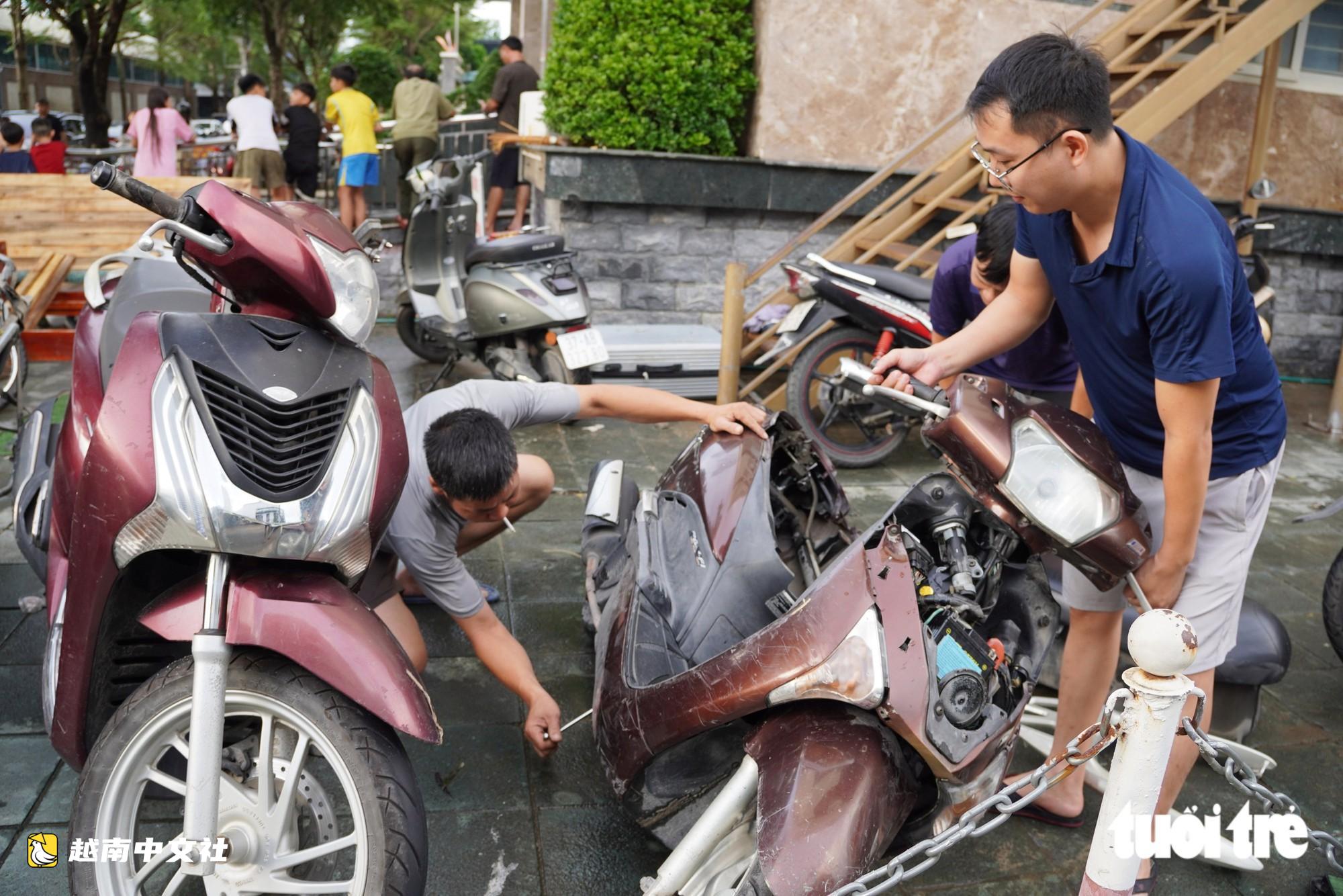 越南榮市歷史性暴雨後:抽水一整天,‘救出’公寓地下車庫多輛摩托車