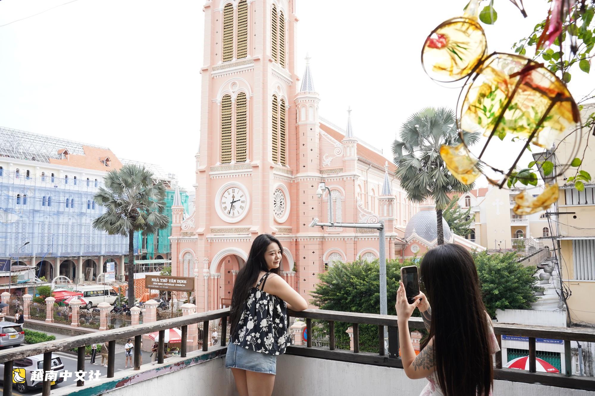 坐在咖啡館裡凝望粉色教堂,越南胡志明市新定街區躋身全球“最酷”街區榜單