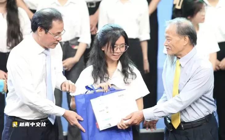 越南“助力上學”獎學金每年如約而至,我追看它如同觀看一場“毅力的音樂會”