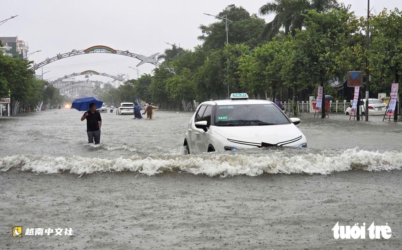 越南榮市遭遇41年來歷史最大暴雨,排水系統超負荷