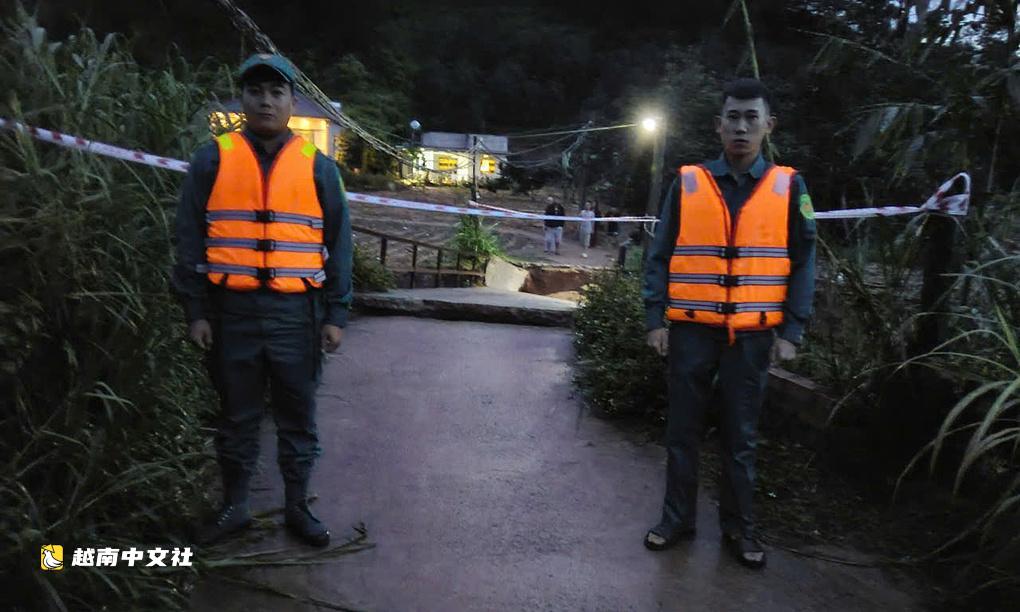 越南大叻門戶普倫山口發生落石