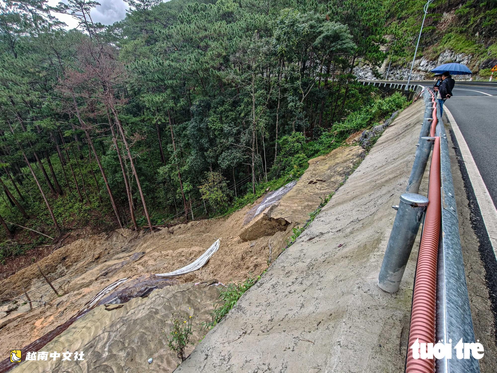 越南大叻普倫嶺下邊坡滑坡,路基下出現“蛙口”空洞