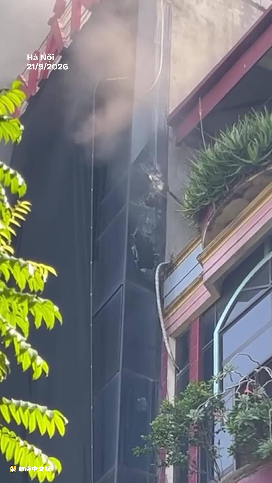 河內一服裝店發生火災,5人獲救