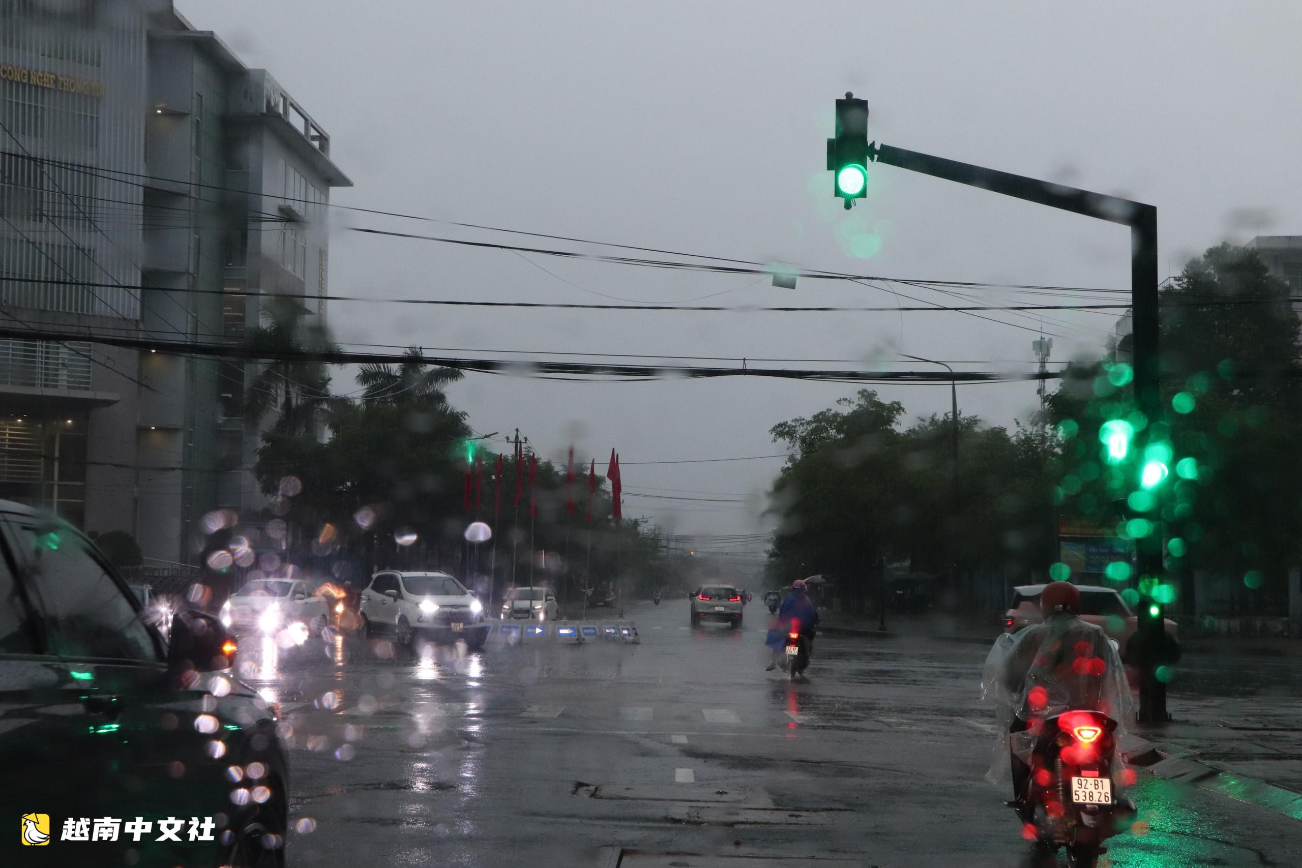 暴雨致山體開裂,越南峴港緊急疏散40戶居民