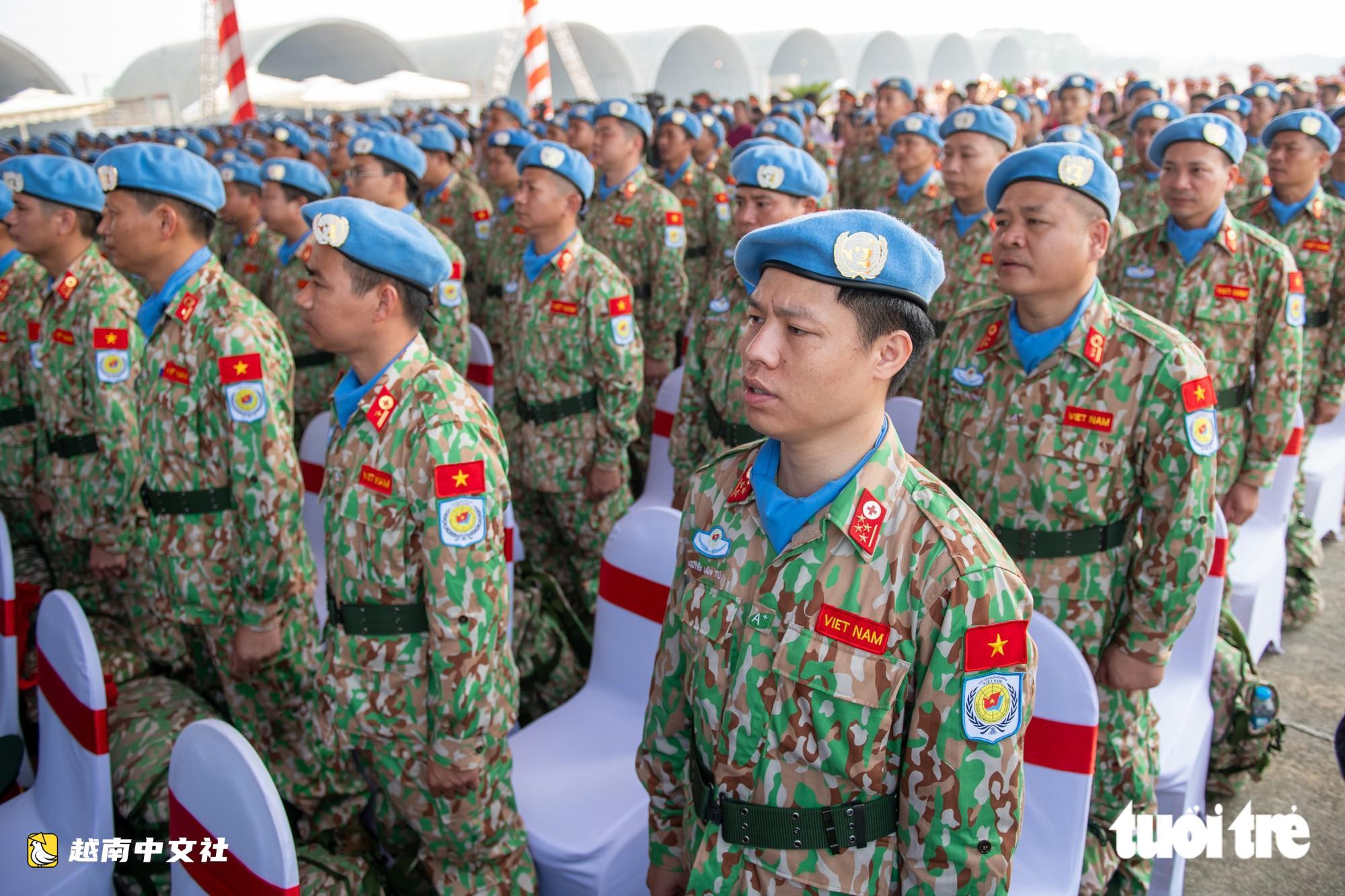 越南國家副主席武氏映春出席2.8號野戰醫院和5號工兵隊出征儀式