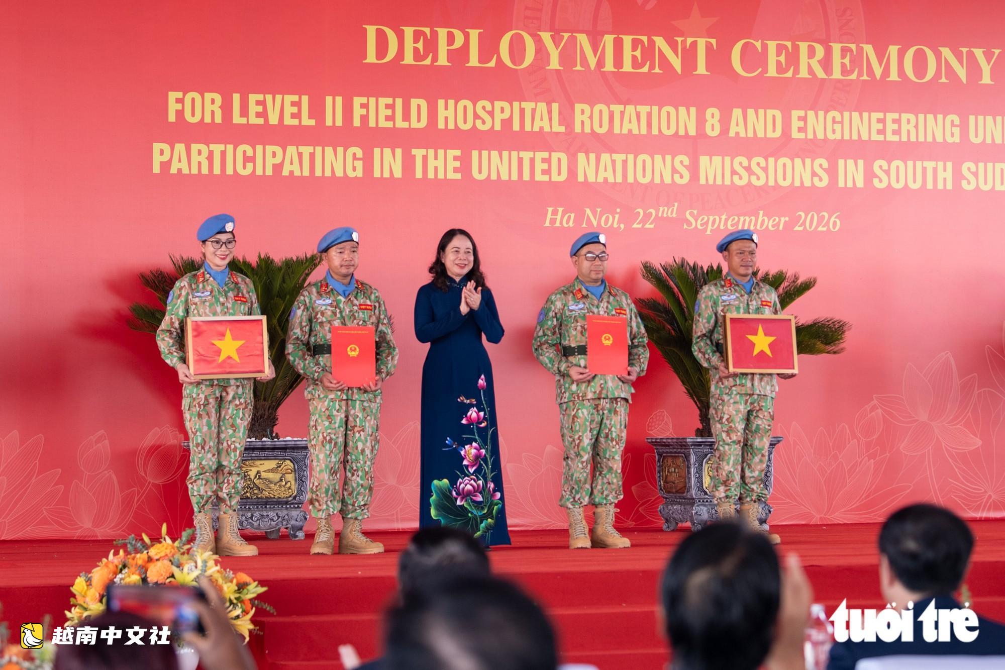 越南國家副主席武氏映春出席2.8號野戰醫院和5號工兵隊出征儀式