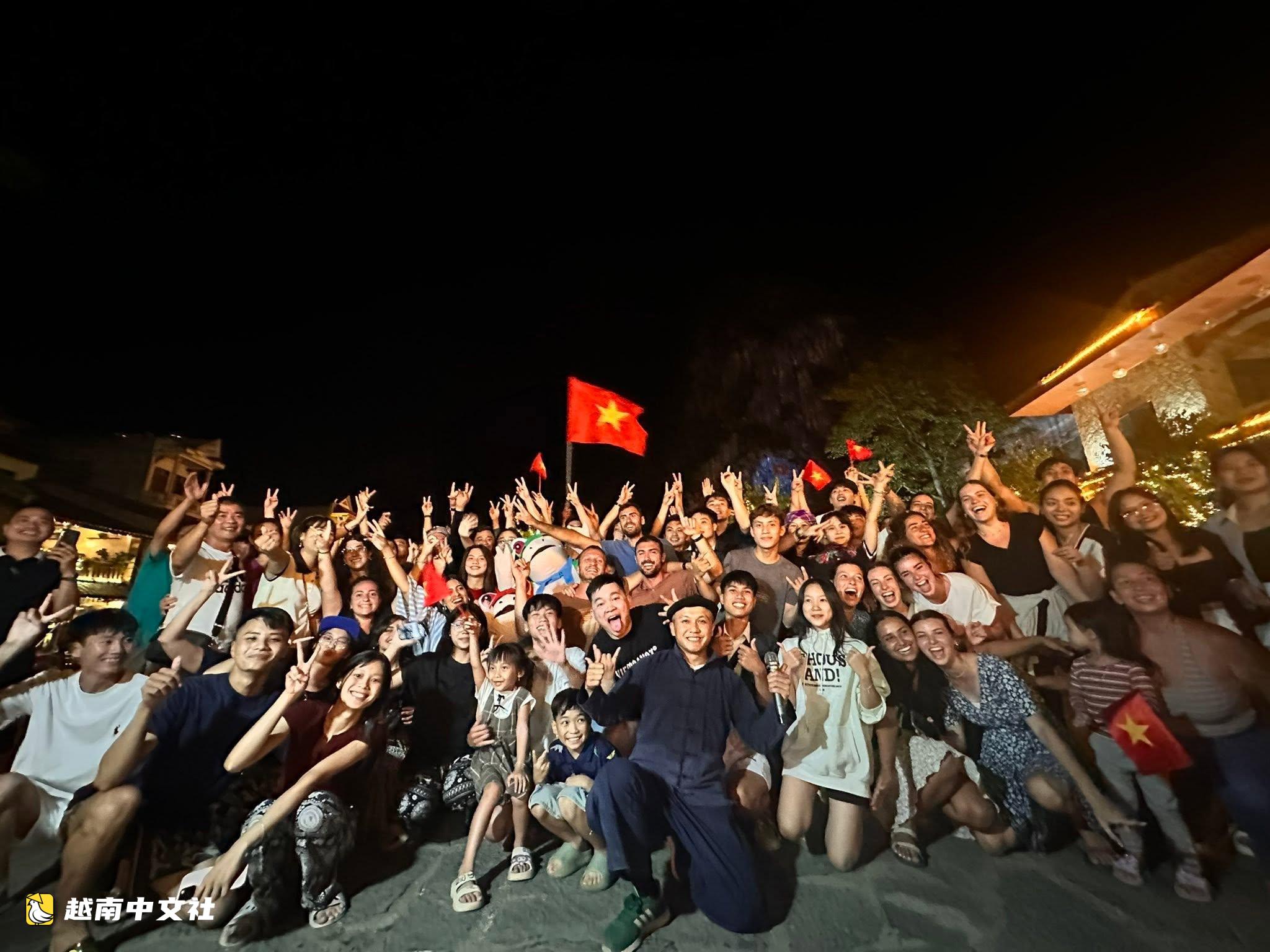 越南同文苗族小夥擁有“超能力”,能讓陌生人變成熟人