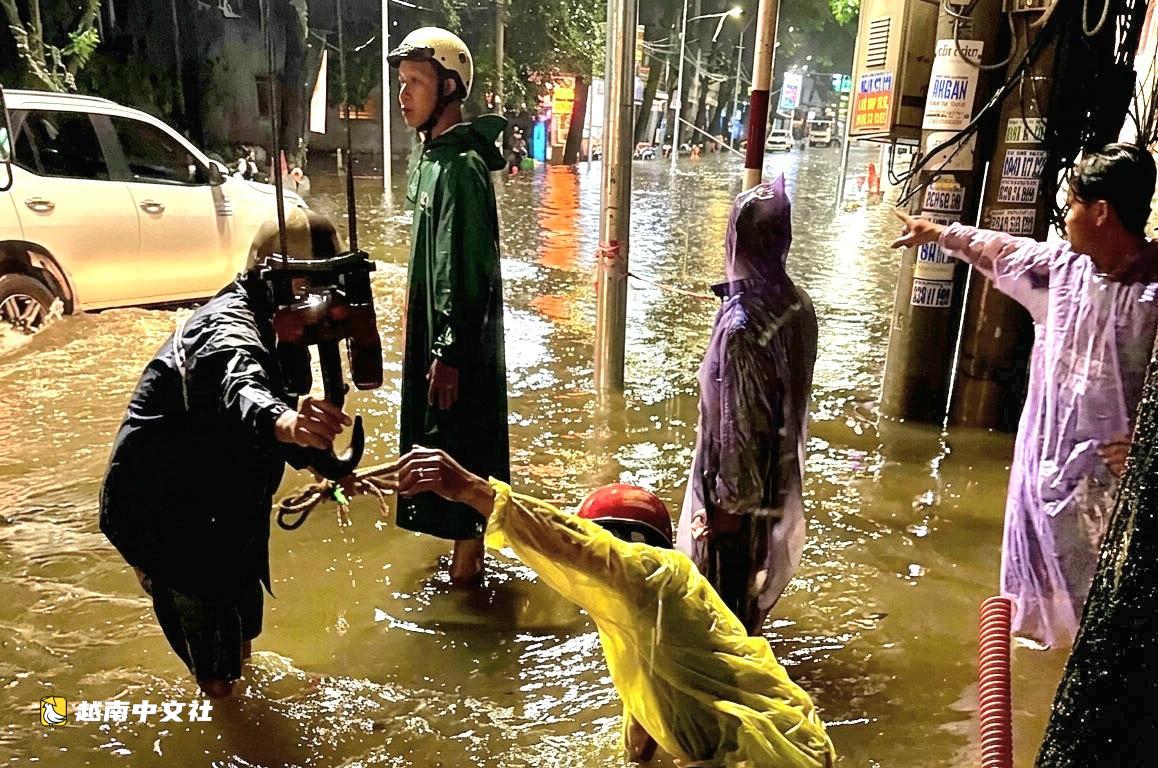 越南富國島持續大雨導致部分路段局部積水