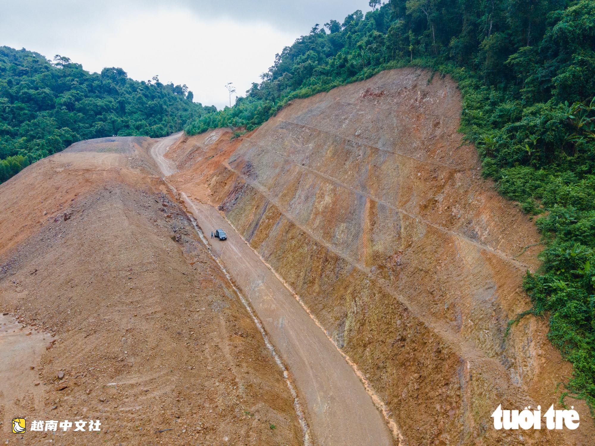 越南耗資1000億越盾的救援道路剛投入使用便在雨後損毀嚴重