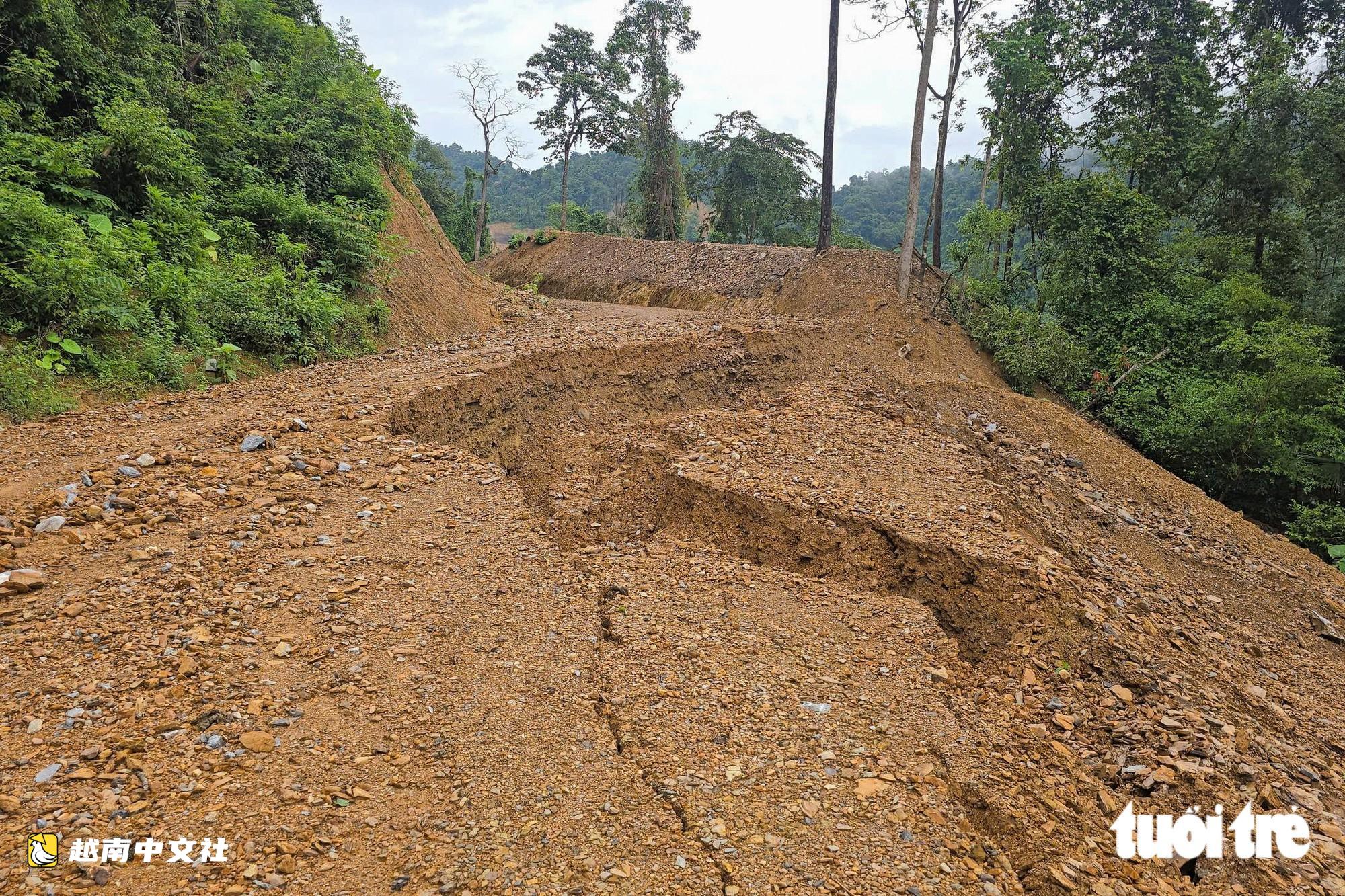 越南耗資1000億越盾的救援道路剛投入使用便在雨後損毀嚴重