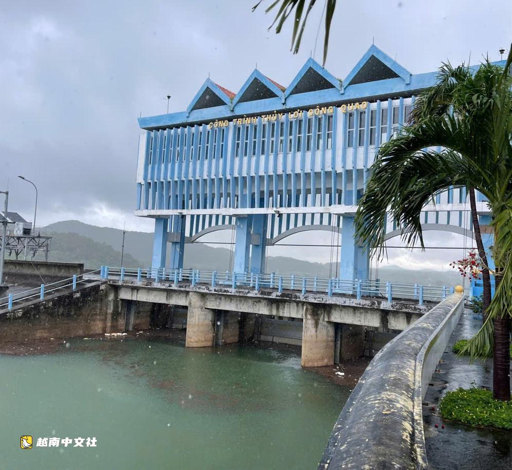 越南原平順省地區大雨、水庫洩洪，下游地區準備應對