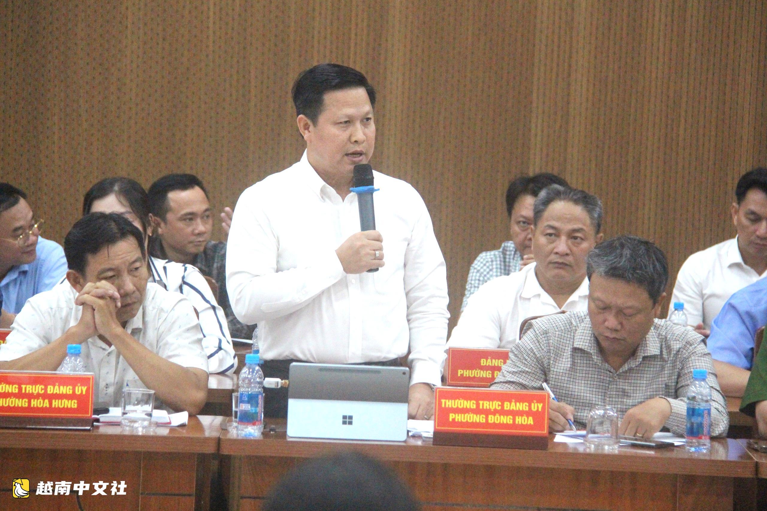 胡志明市市委副書記阮福祿與8個鄉、坊舉行工作會議
